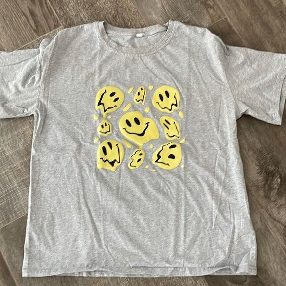 Smiley Face Graphic Tee - Picture 2 of 5